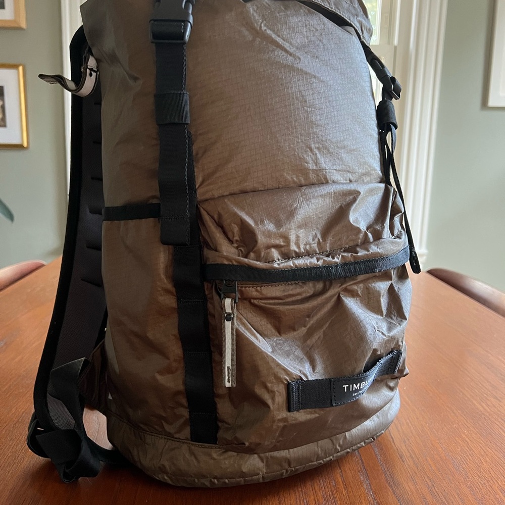 Timbuk2 day pack - missing chest clip - great condition